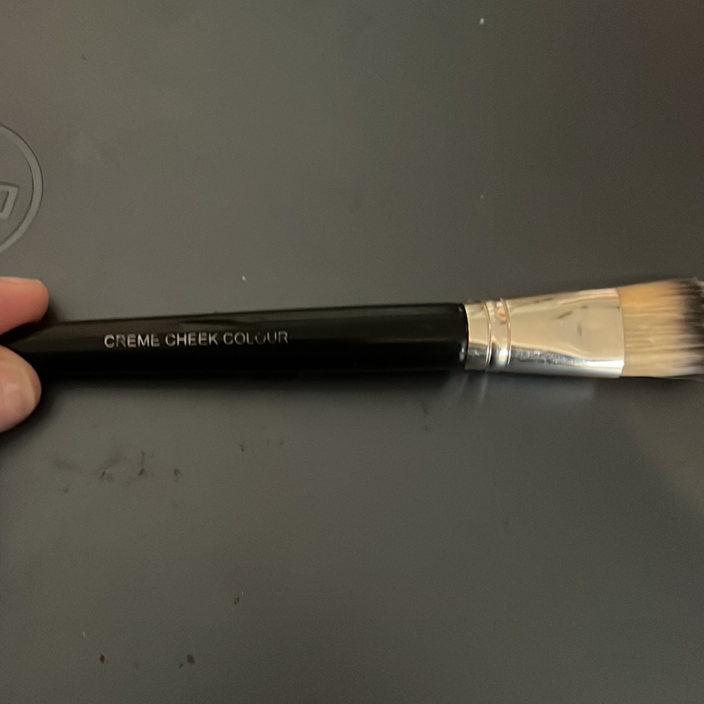 Laura Mercier Crème Cheek Color Brush - Picture 3 of 3